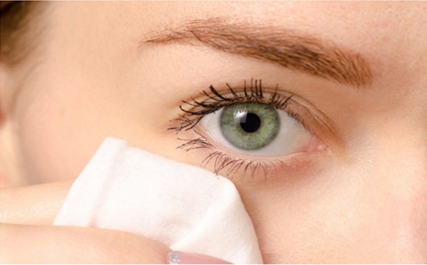 Habit of Eyelids cleaning everyday like brushing your teeth, will make your eyes healthy, sparkling and confident.